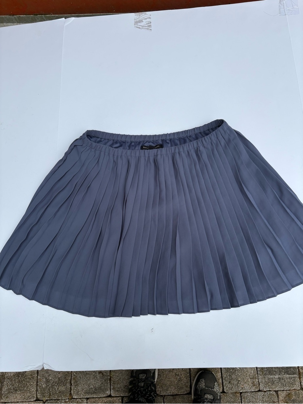 Banana Republic Pleated Skirt - Slate Gray -petite medium-elastic waistband-cool